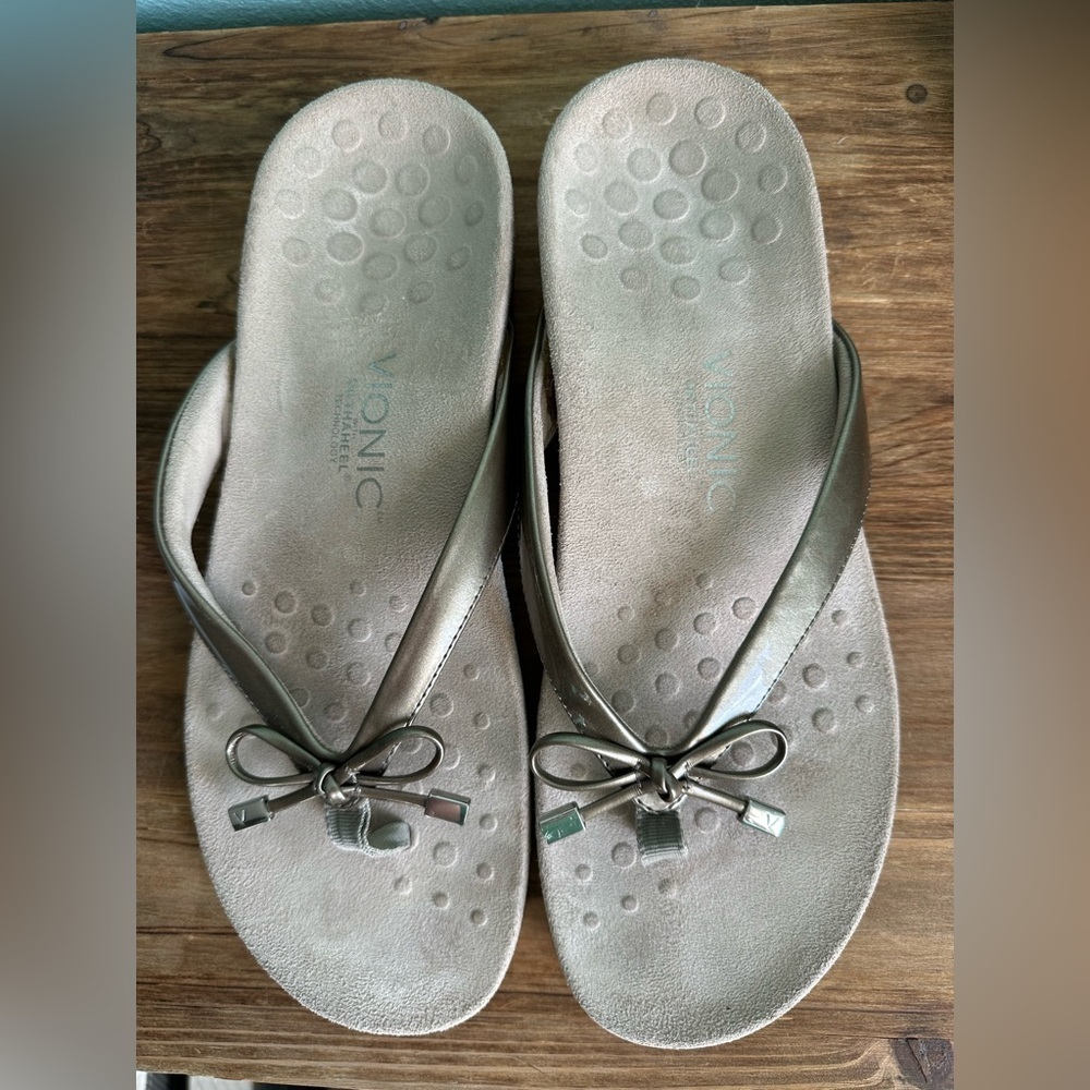 Vionic Bella II Leather Thong Flip Flop Sandals Silver Champagne Women’s 10 EUC